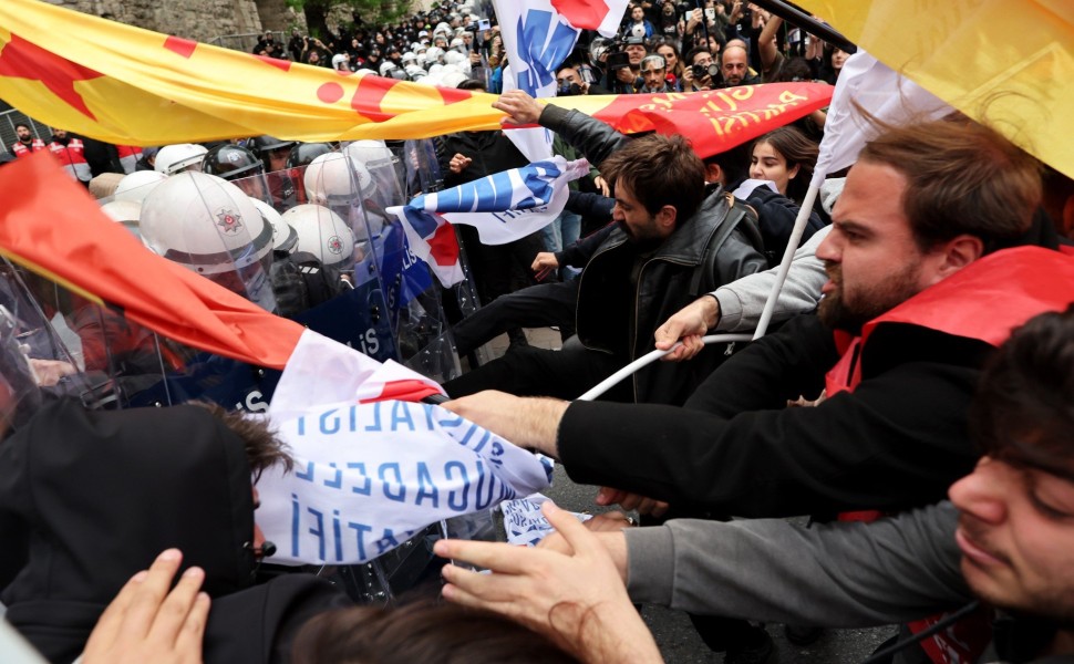 Κωνσταντινούπολη: Ξεκίνησαν τα επεισόδια στις διαδηλώσεις για την Πρωτομαγιά – Δεκάδες οι συλλήψεις, δακρυγόνα και λαστιχένιες σφαίρες από την αστυνομία